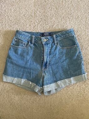 Hollister Ultra High-Rise Mom Short